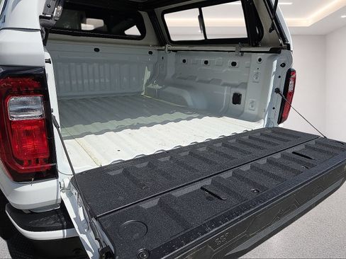 Used 2025 GMC Canyon AT4 w/ Nightfall Edition AWD/4WD image 18