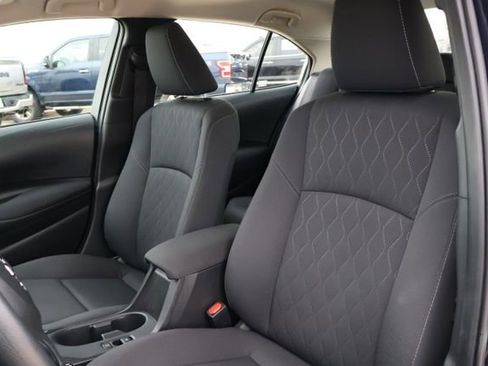 Used 2025 Toyota Corolla LE image 7