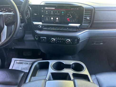 Used 2025 GMC Sierra 1500 SLT AWD/4WD image 11