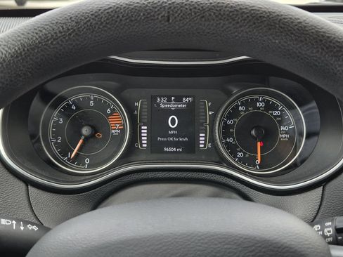 Used 2019 Jeep Cherokee Latitude w/ Popular Appearance Group FWD image 20