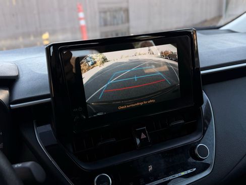 Used 2025 Toyota Corolla LE image 29