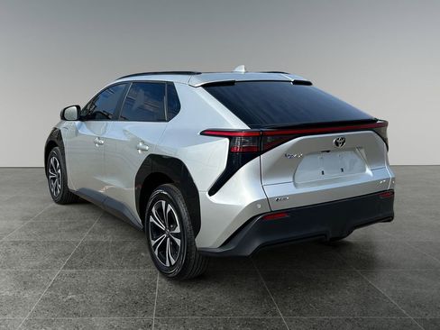 Used 2024 Toyota bZ4X XLE w/ Weather Package image 5