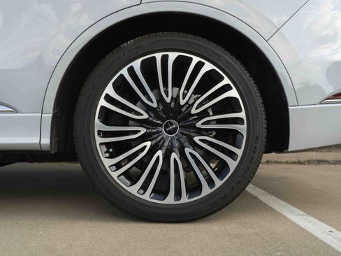 Used 2025 Lincoln Aviator Black Label AWD/4WD image 14