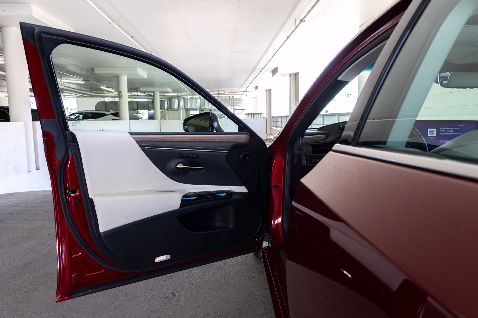 Used 2024 Lexus ES 300h w/ Technology Package FWD image 13