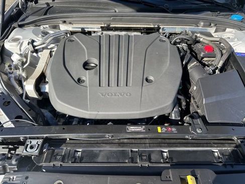 Certified 2025 Volvo V60 B5 Cross Country Plus image 34