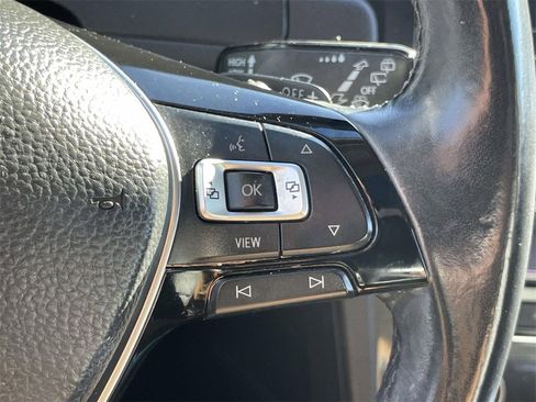 Used 2019 Volkswagen Golf SE image 19