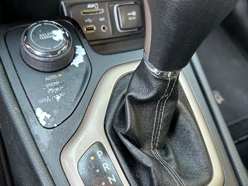 Used 2014 Jeep Cherokee Sport image 14