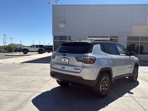 Used 2024 Jeep Compass Trailhawk AWD/4WD image 8