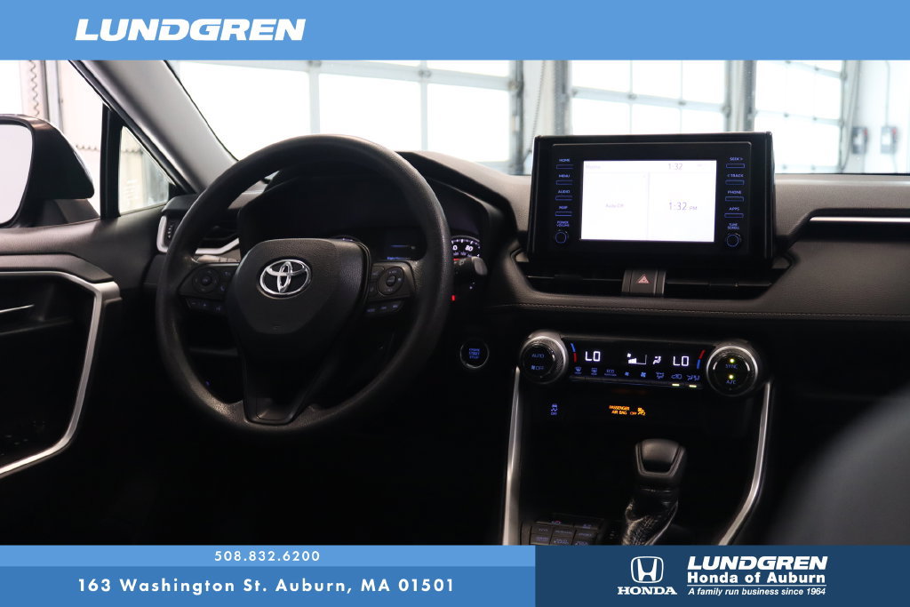 Used 2019 Toyota RAV4 XLE AWD/4WD image 4