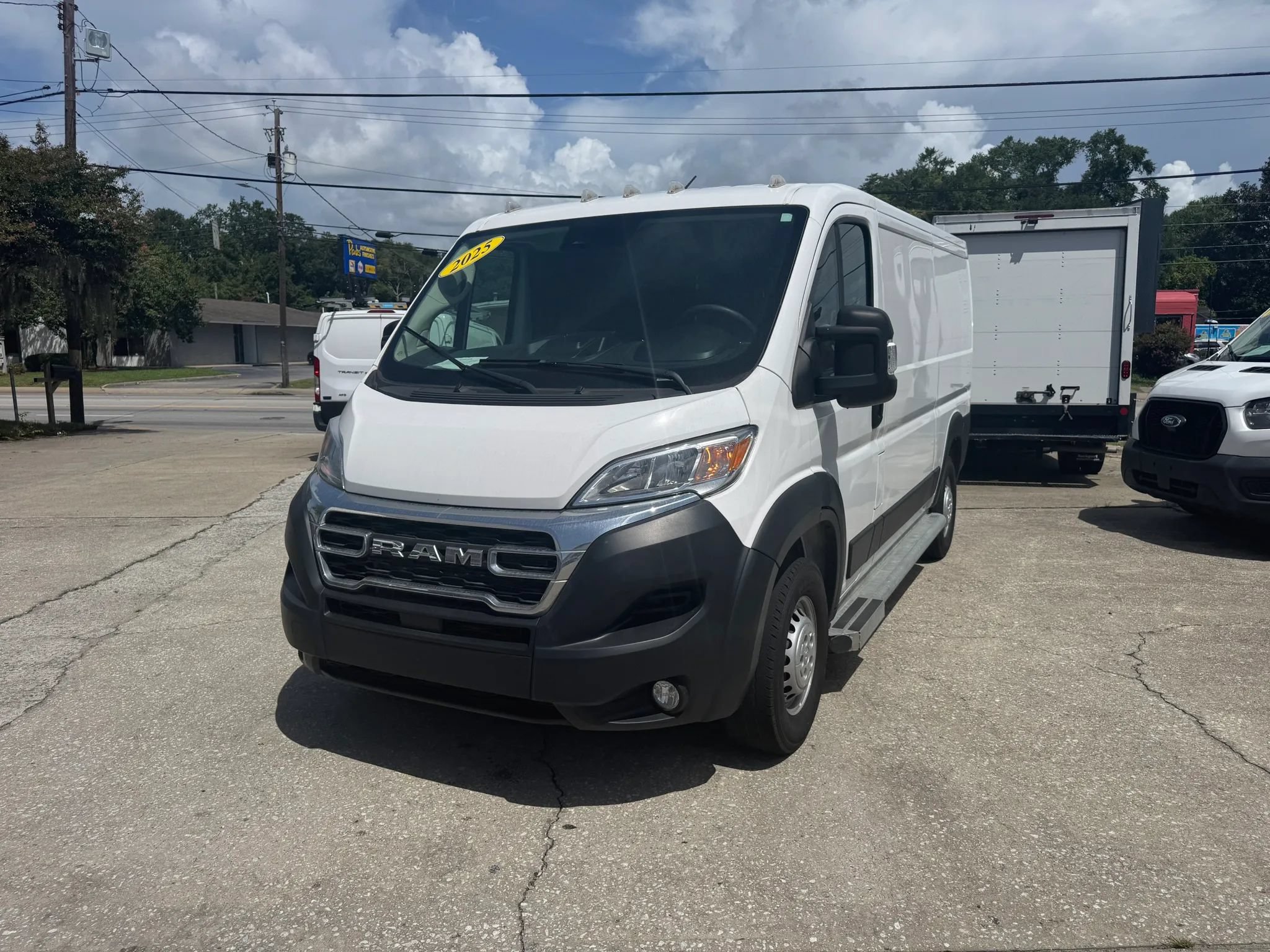 Used 2025 RAM ProMaster 2500 w/ U-Haul Equipment Group FWD image 5