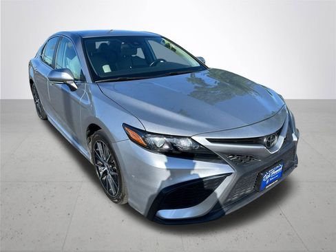 Used 2024 Toyota Camry SE FWD image 5