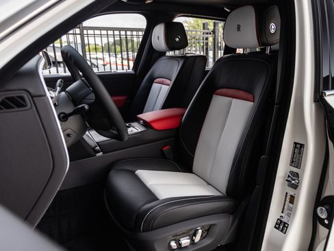 New 2026 Rolls-Royce Cullinan AWD/4WD image 30
