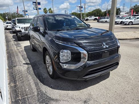 Used 2024 Mitsubishi Outlander ES FWD image 4