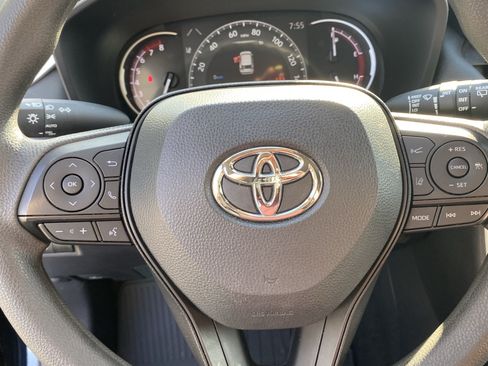 Certified 2025 Toyota RAV4 XLE FWD image 19