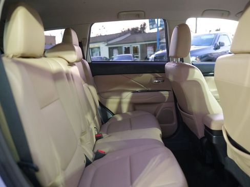 Used 2017 Mitsubishi Outlander SEL image 22