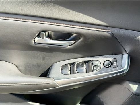 Used 2022 Nissan Sentra SR w/ SR Premium Package FWD image 17
