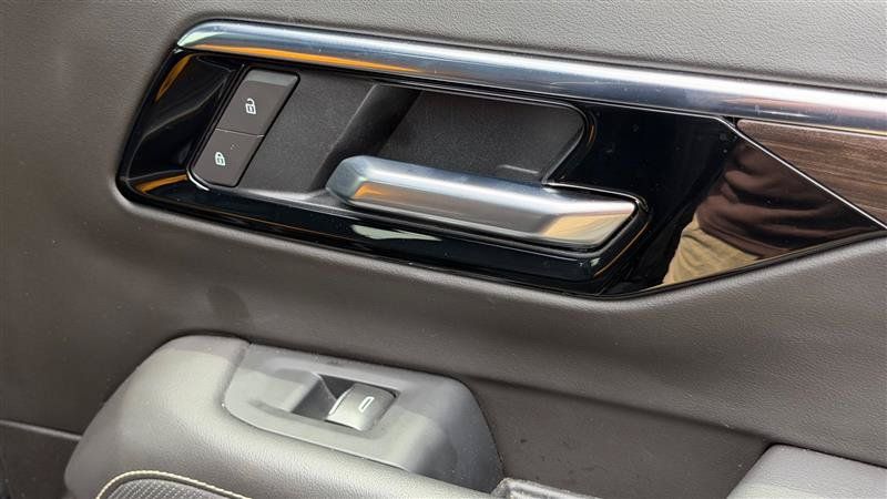 Used 2026 Chevrolet Suburban Premier RWD image 40
