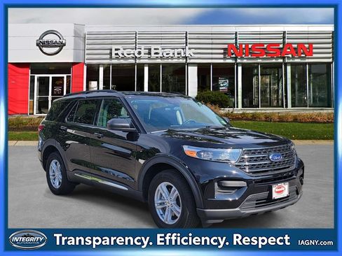 Used 2023 Ford Explorer XLT AWD/4WD image 1