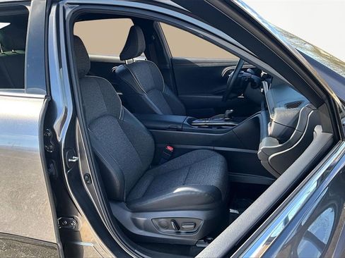 Used 2023 Toyota Crown XLE image 7