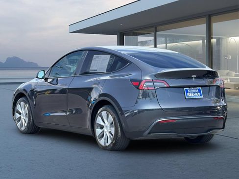 Used 2024 Tesla Model Y Long Range AWD/4WD image 6