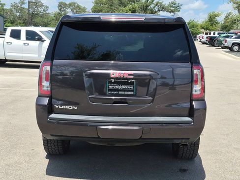 Used 2017 GMC Yukon SLT w/ Premium Edition AWD/4WD image 4