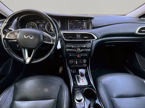 Used 2017 INFINITI QX30 Premium w/ Navigation Package FWD image 9