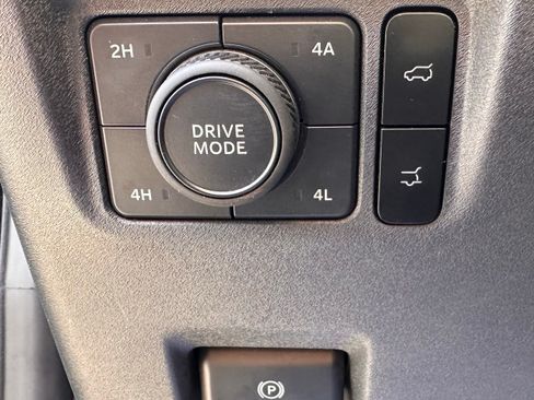 Used 2025 Ford Expedition Active AWD/4WD image 19