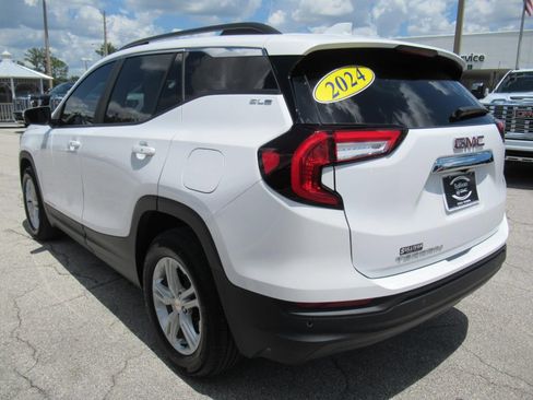 Used 2024 GMC Terrain SLE w/ Driver Convenience Package FWD image 5