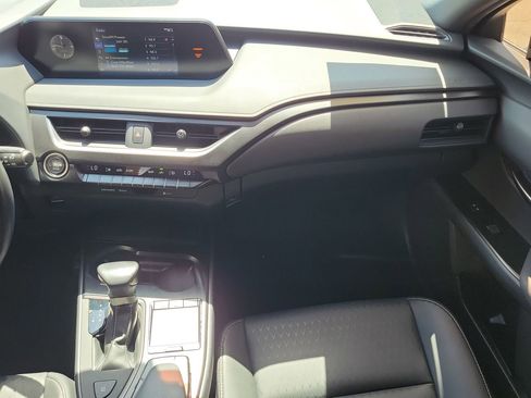 Used 2021 Lexus UX 200 image 15