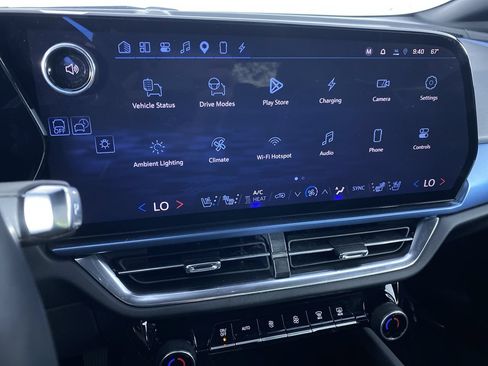 Certified 2024 Chevrolet Equinox EV LT FWD image 5