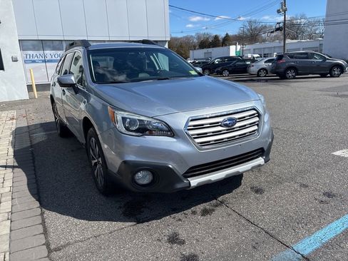 Used 2017 Subaru Outback 2.5i Limited image 2