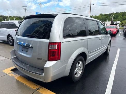 Used 2010 Dodge Grand Caravan SXT FWD image 6