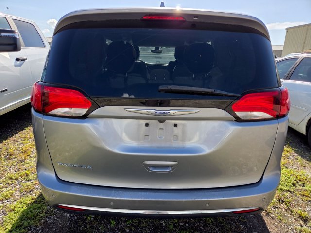 Used 2019 Chrysler Pacifica Limited FWD image 4