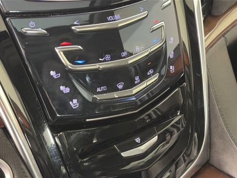 Used 2018 Cadillac Escalade Premium Luxury image 21