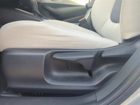 Used 2020 Toyota Corolla LE image 12