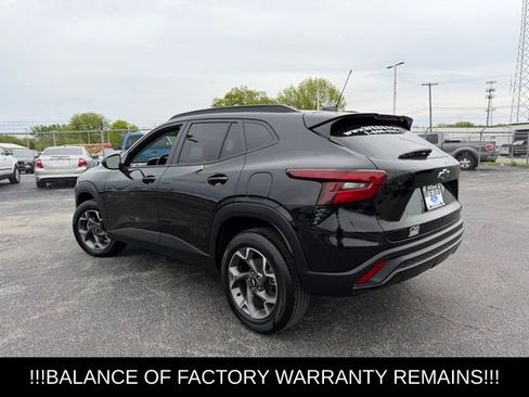 Used 2025 Chevrolet Trax LT FWD image 6