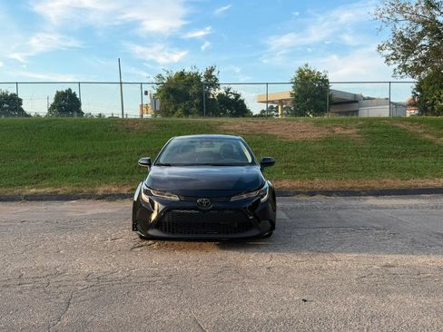 Used 2024 Toyota Corolla LE FWD image 2