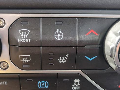 Used 2025 Jeep Wrangler Unlimited Sahara image 24