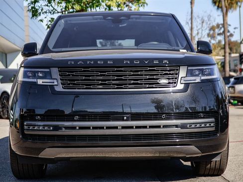 Used 2023 Land Rover Range Rover SE image 2