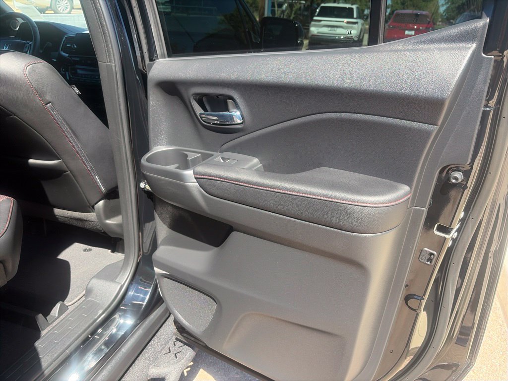 Used 2025 Honda Ridgeline Black Edition image 15