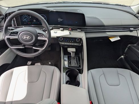 New 2025 Hyundai Elantra Limited image 21