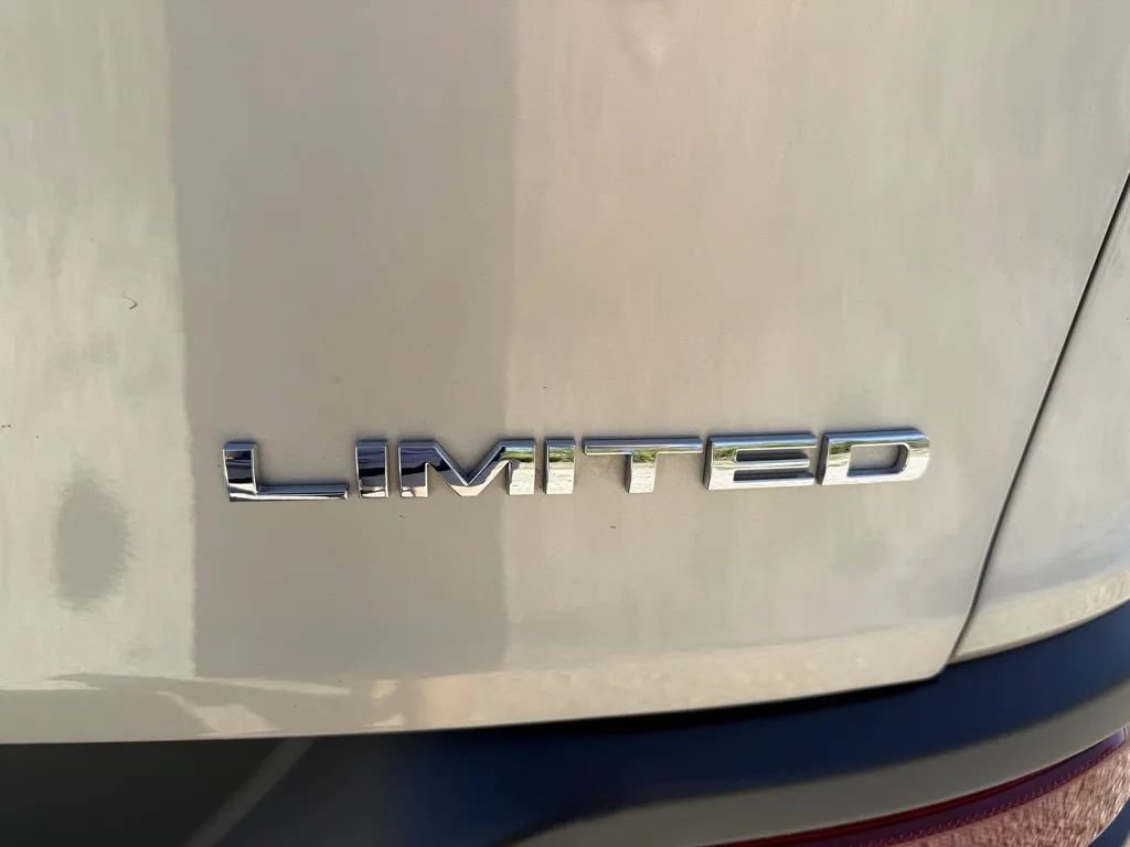 Used 2015 Jeep Cherokee Limited FWD image 9