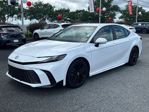 Used 2025 Toyota Camry SE FWD image 7