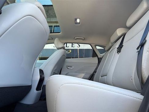 Used 2024 Hyundai Kona Limited image 15