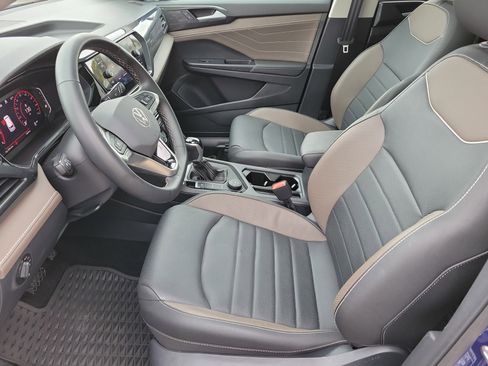 Used 2024 Volkswagen Taos SEL image 3