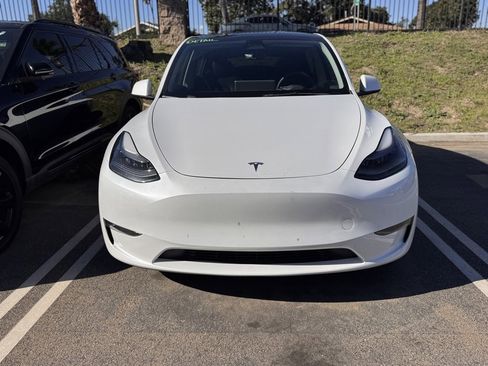 Used 2023 Tesla Model Y Performance image 2