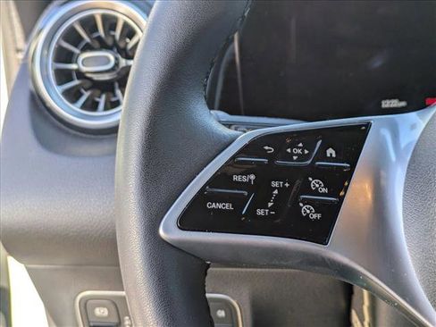 Used 2025 Mercedes-Benz GLB 250 GLB 250 image 11