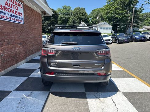 Used 2018 Jeep Compass Latitude w/ Popular Equipment Group AWD/4WD image 10