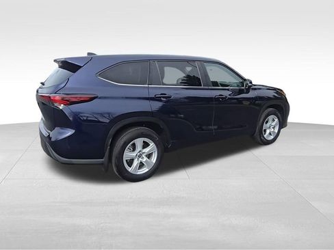 Used 2024 Toyota Highlander AWD image 8