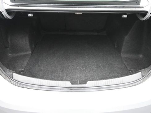 Used 2019 Chevrolet Malibu LT image 9